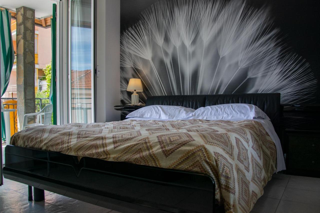 Bed and Breakfast Profumo Di Mare Free Private Parking Included San Remo Exterior foto
